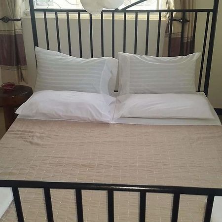 Entebbe Vine Inn ภายนอก รูปภาพ