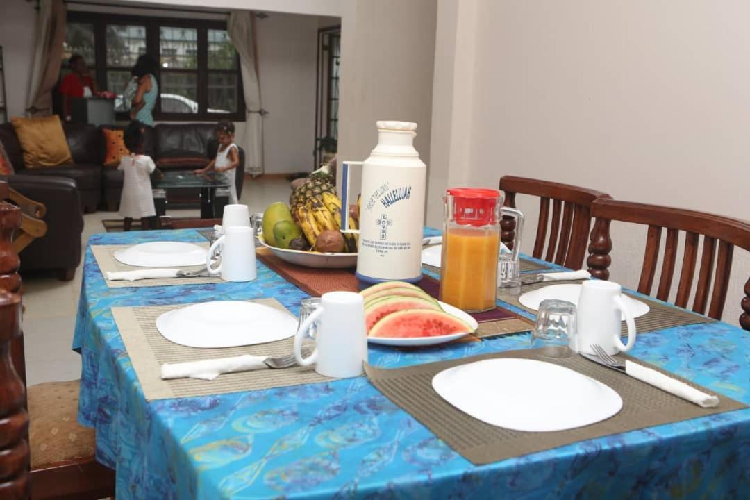 Entebbe Vine Inn ภายนอก รูปภาพ