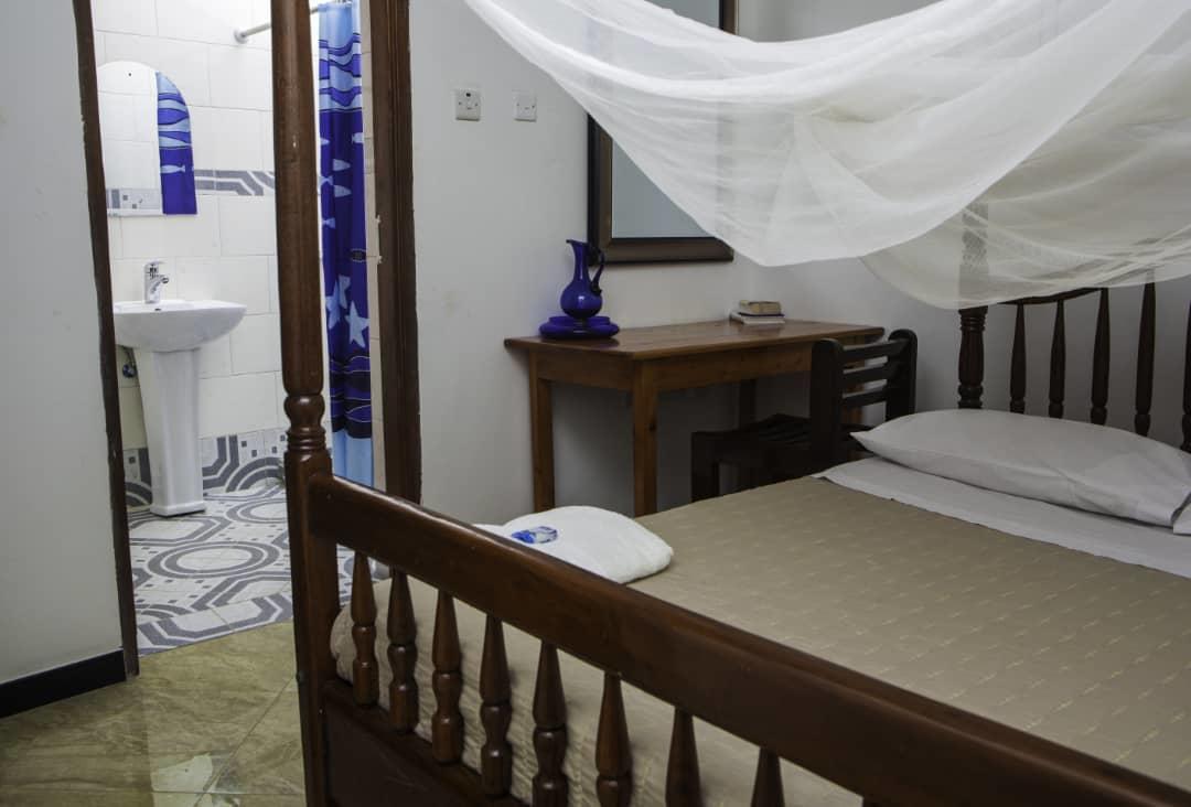 Entebbe Vine Inn ภายนอก รูปภาพ