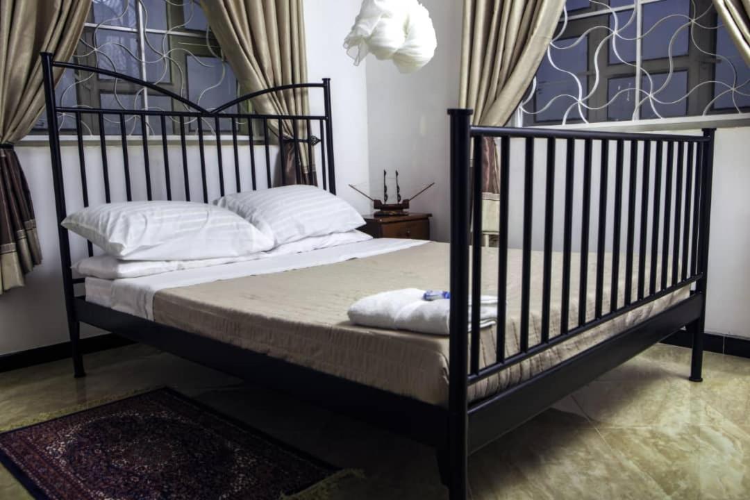 Entebbe Vine Inn ภายนอก รูปภาพ